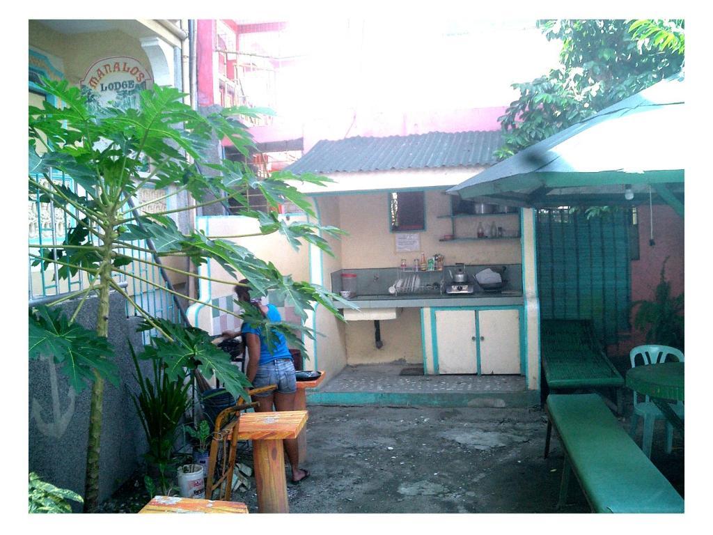 Manalo'S Lodge And Restaurant Puerto Galera Exterior photo
