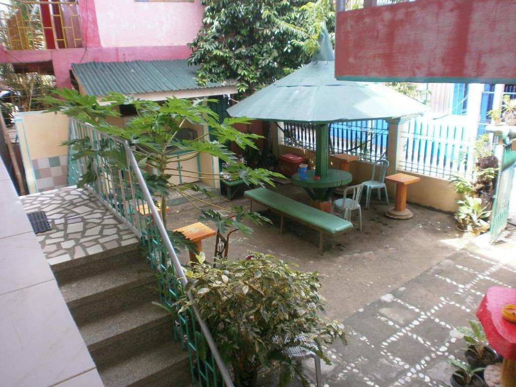 Manalo'S Lodge And Restaurant Puerto Galera Exterior photo